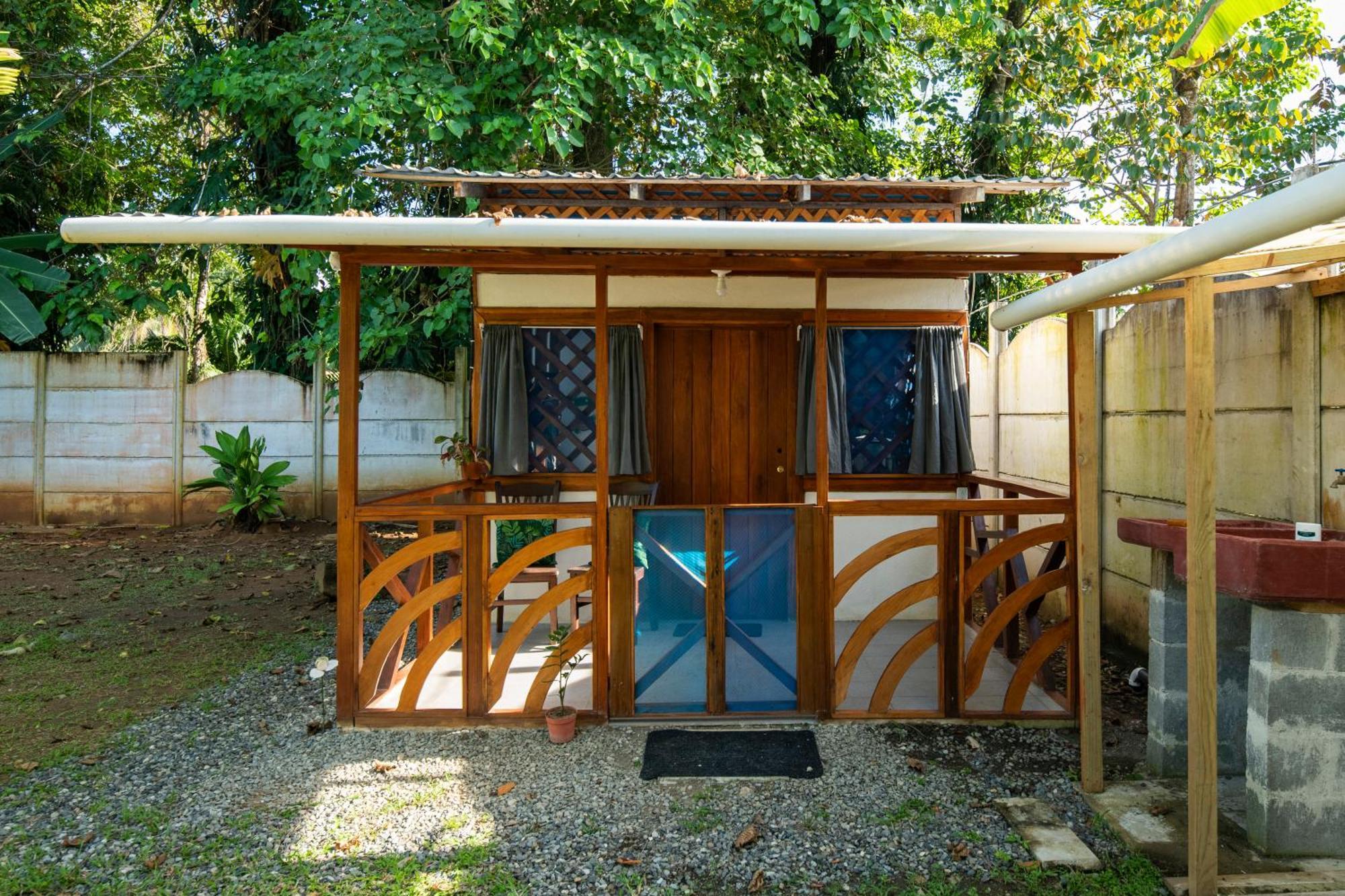 Casa Blanca Beachfront House With Shared Pool Access Pangea Lodge Мансанильо Экстерьер фото