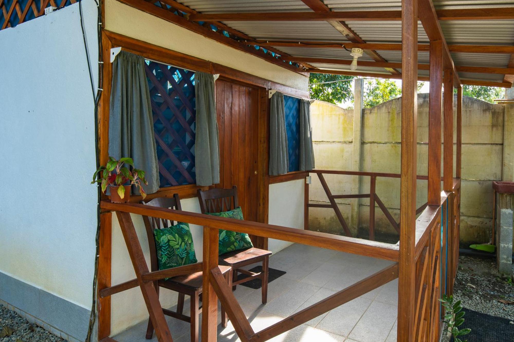 Casa Blanca Beachfront House With Shared Pool Access Pangea Lodge Мансанильо Экстерьер фото