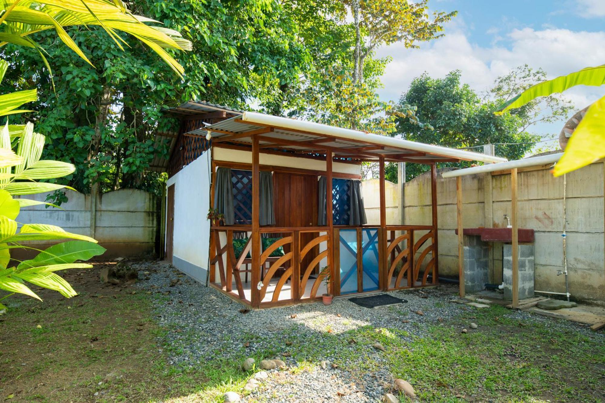 Casa Blanca Beachfront House With Shared Pool Access Pangea Lodge Мансанильо Экстерьер фото