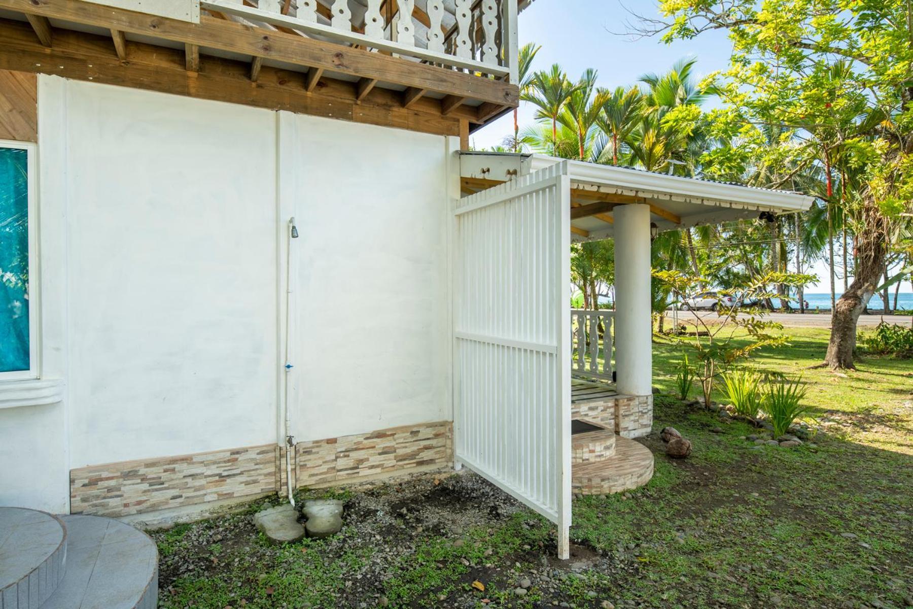Casa Blanca Beachfront House With Shared Pool Access Pangea Lodge Мансанильо Экстерьер фото