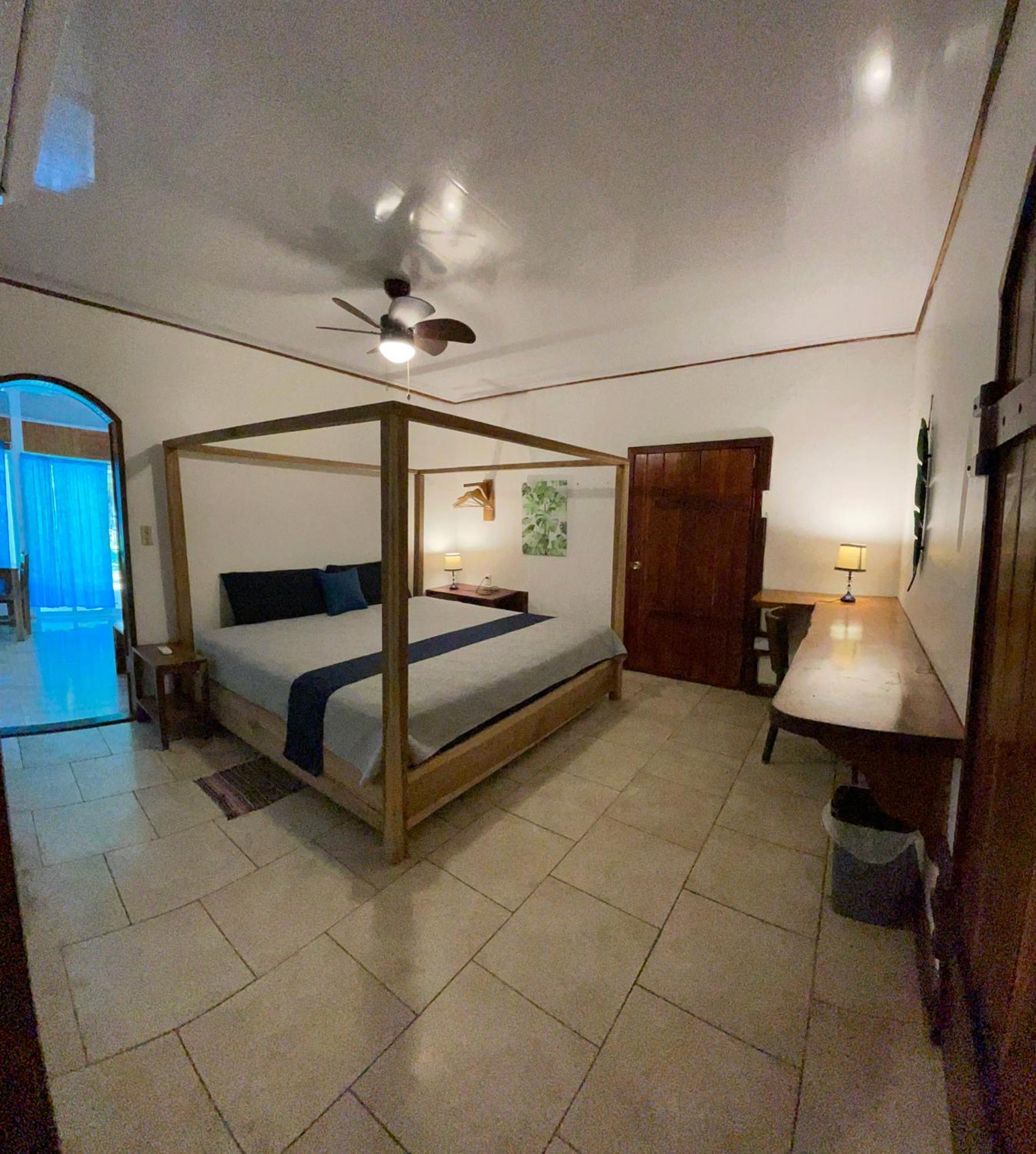 Casa Blanca Beachfront House With Shared Pool Access Pangea Lodge Мансанильо Экстерьер фото