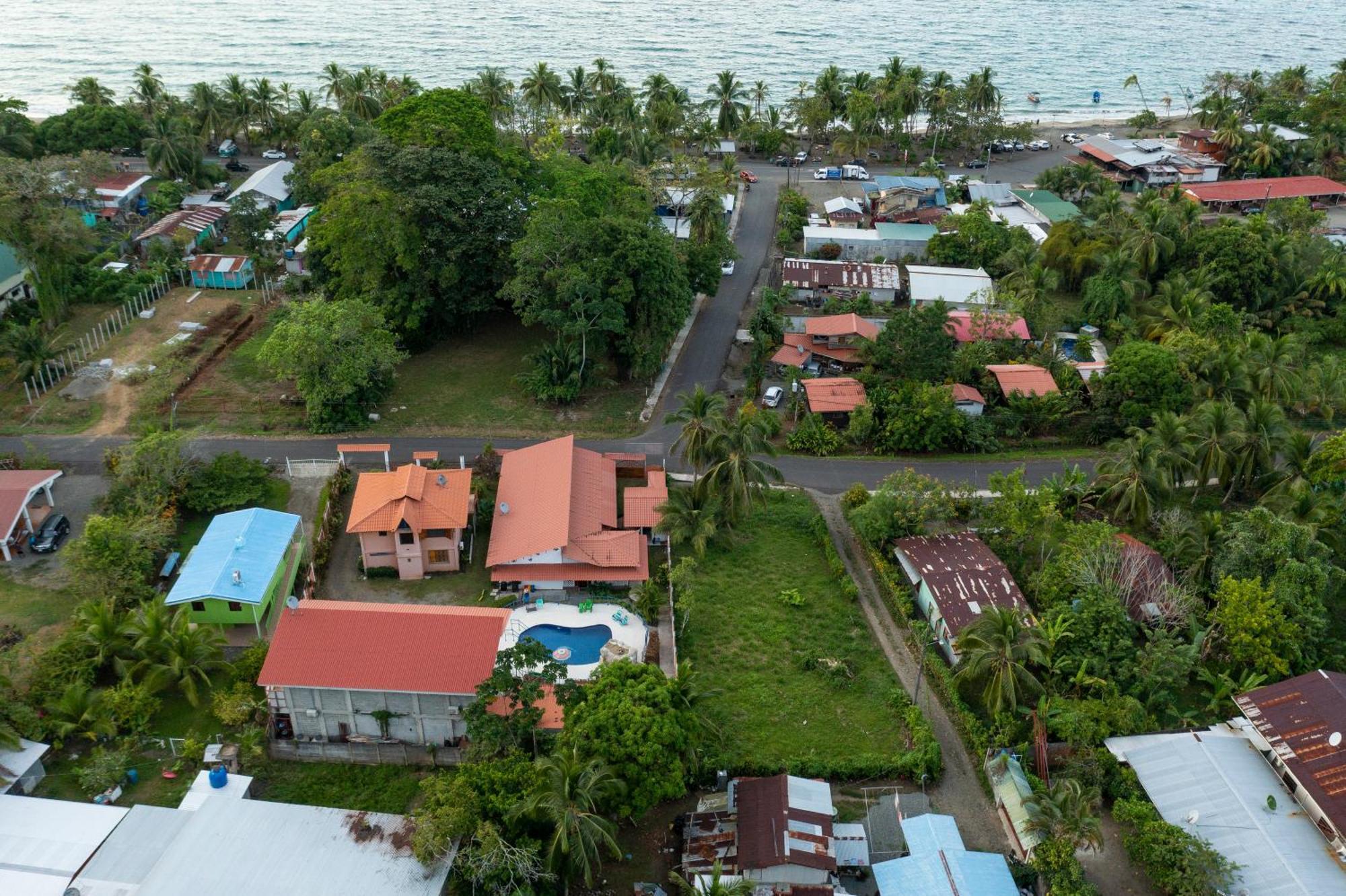 Casa Blanca Beachfront House With Shared Pool Access Pangea Lodge Мансанильо Экстерьер фото
